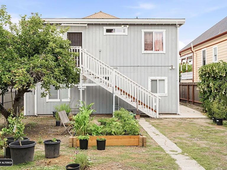 1238 Haskell St #B — Photo 16