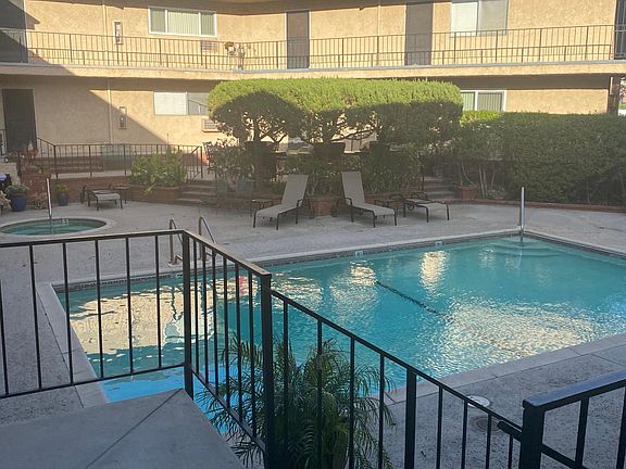 2nd image of 3907 La Crescenta Ave APT 105