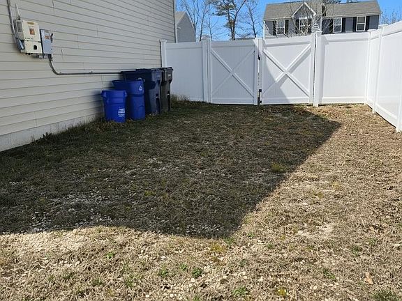 4th image of 28 Galleria Dr