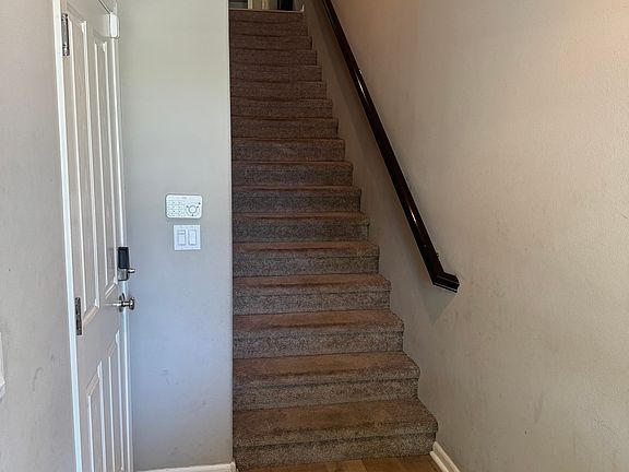 3rd image of 623 Murphy Ranch Rd