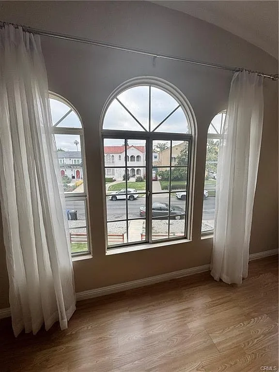 2 bed, 1800 sqft, $4,000 — Photo 2