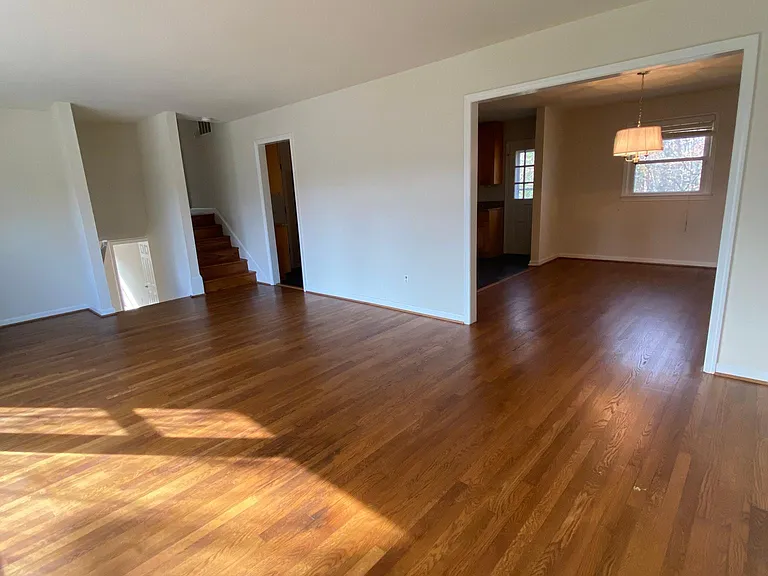 6915 Wilson Ln — Photo 6