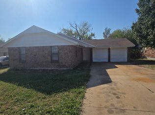 1213 Karen Ln, Midwest City, OK 73110