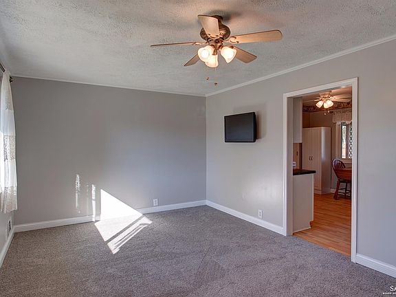 3rd image of 1202 Oak Cir