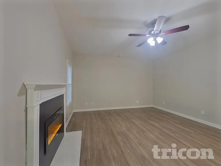 432 Rolling Stream Dr — Photo 3