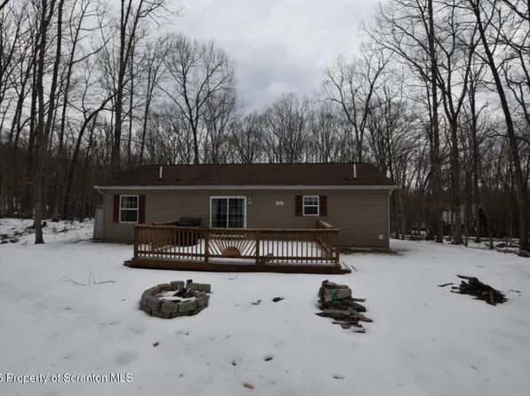 85 Holiday Dr, White Haven, PA 18661