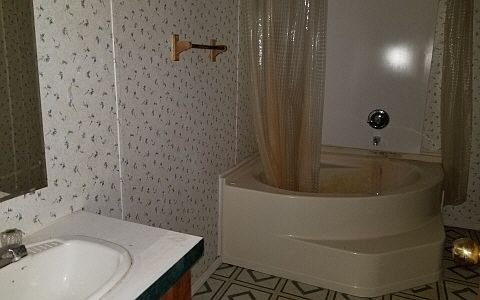 5th image of 1637 177th Ln