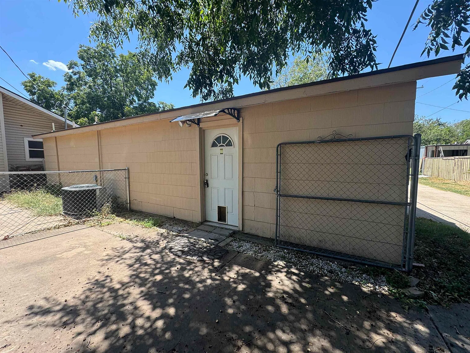 1 bed, 1.0 bath, 880 sqft, $800 — Photo 2