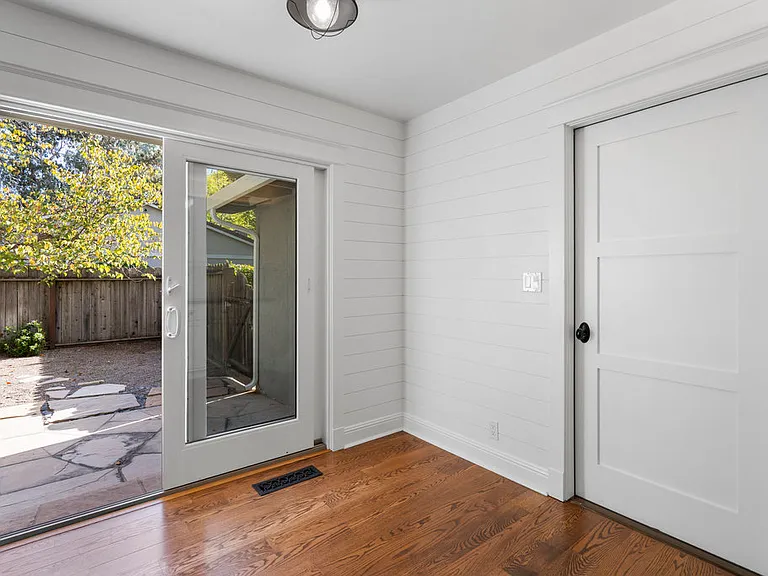 648 Tunbridge Rd — Photo 10
