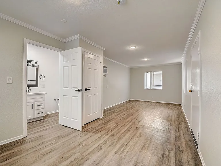 14900 Moorpark Street — Photo 14