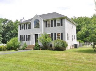 19 Diamond Hill Dr, Pelham, NH 03076