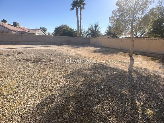 3rd image of 4025 Madrone Dr