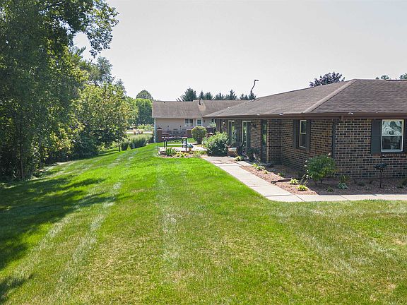 2nd image of 1418 Holly Dr