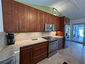 2701 NE 27th Ct — Photo 5