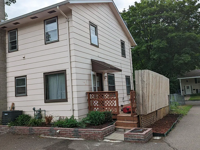 1652 McAfee St — Photo 14