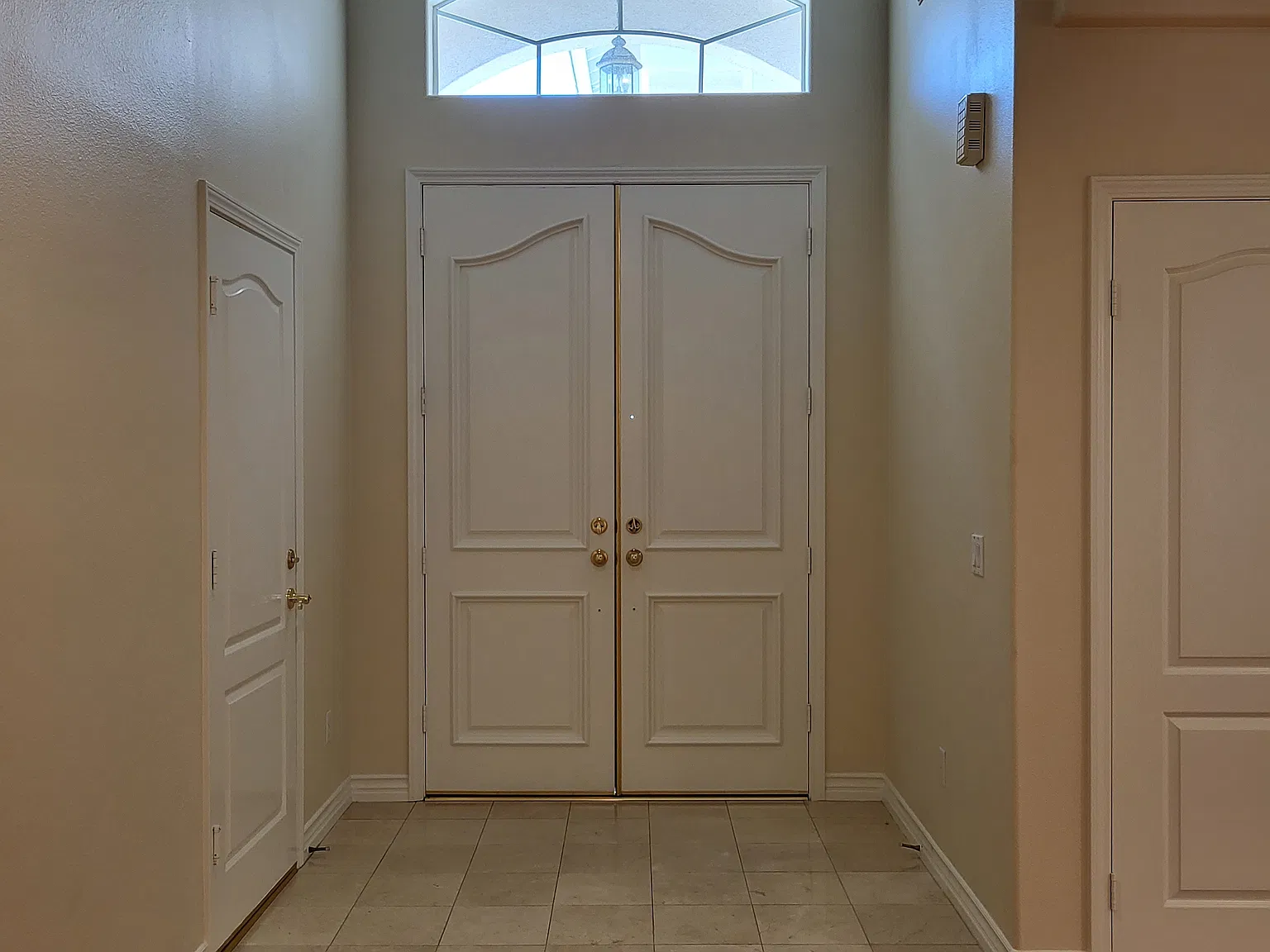 822b S Golden West Avenue — Photo 2