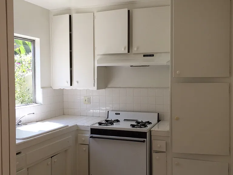 801 S Sherbourne Dr #3 — Photo 8