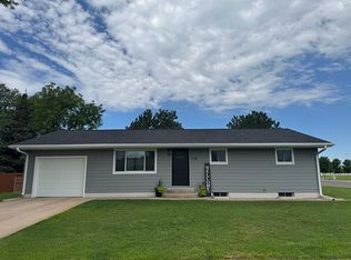 1145 Max Dr, Imperial, NE 69033