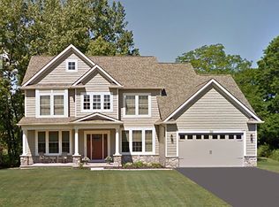 270 Gallant Fox Ln, Webster, NY 14580