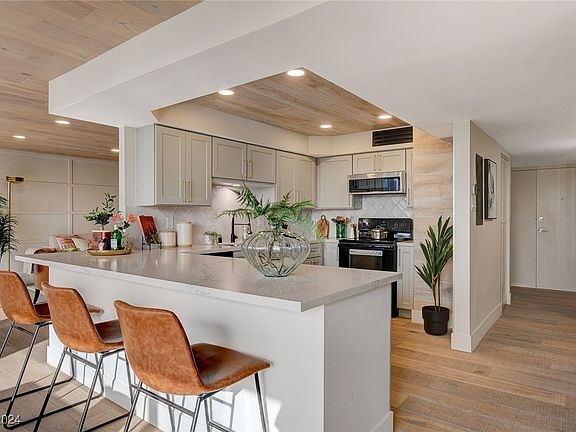 4th image of 3111 Bel Air Dr Unit 7E