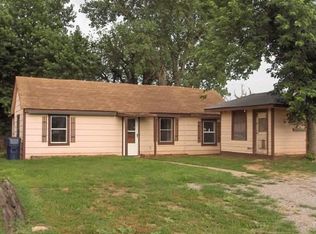 511 N Vernon St, Hinton, OK 73047