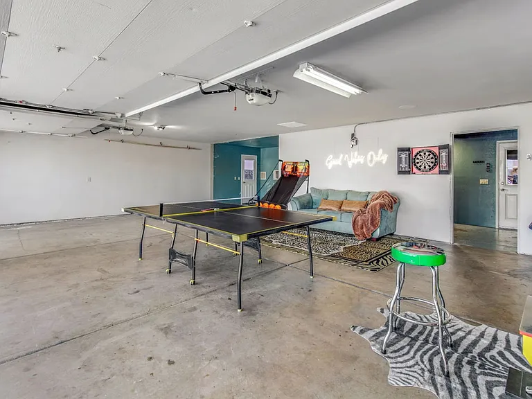 1800 Burgundy Dr — Photo 39