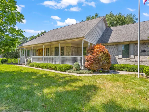 37490 Harvest Ln, New Boston, MI 48164