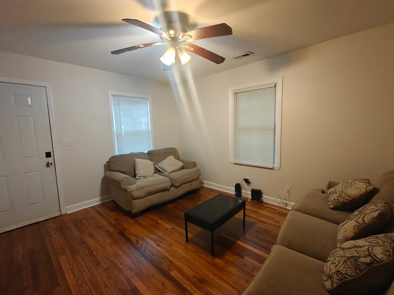 2217 Custer St #2 — Photo 7