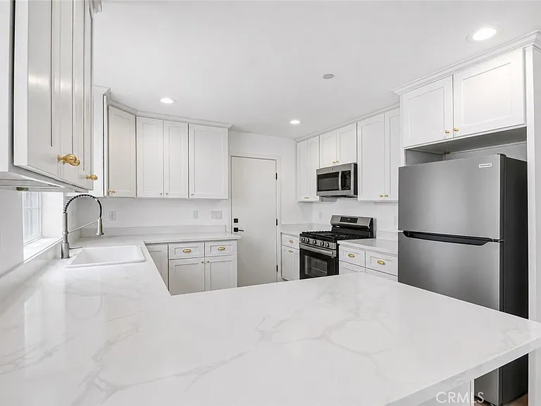 16385 Valencia Ave #2 — Photo 2
