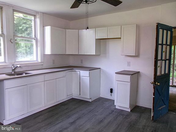 3rd image of 2441 Trevose Rd