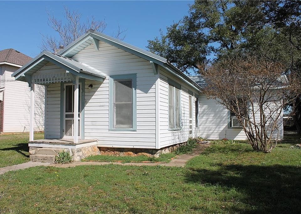 1st image of 407 Paluxy St