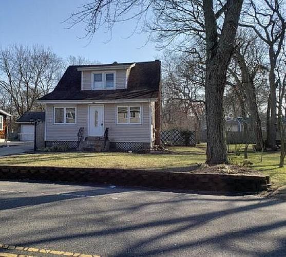 1st image of 282 Peconic Ave
