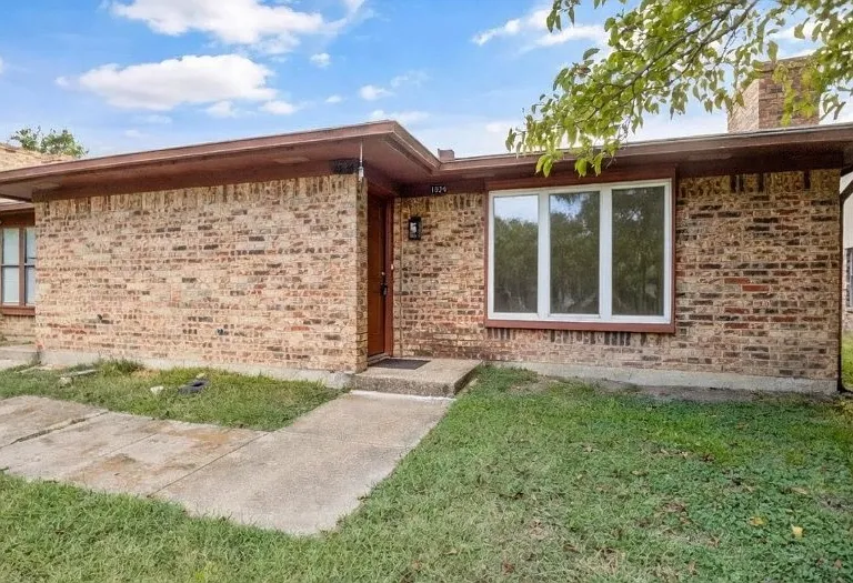 1824 Family Cir — Photo 3