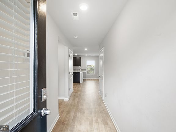 4th image of 399 Toronto Cir