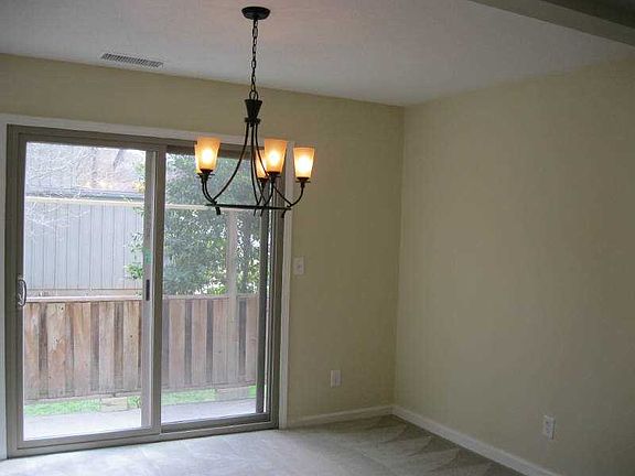 3rd image of 130 Leeward Ln
