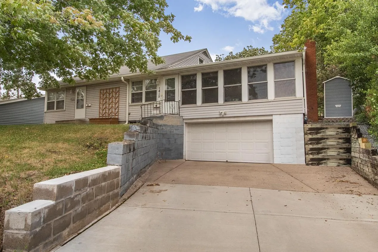 1413 Lake St NE — Photo 3