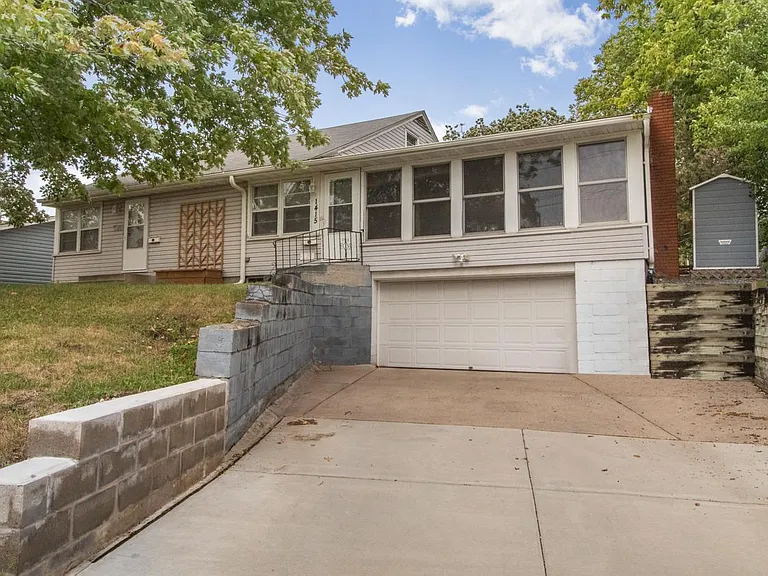 1413 Lake St NE — Photo 3
