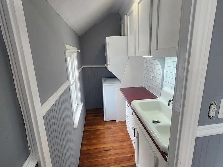 109 Cleveland St — Photo 8