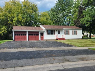 3 Peach Blossom Rd S, Hilton, NY, 14468