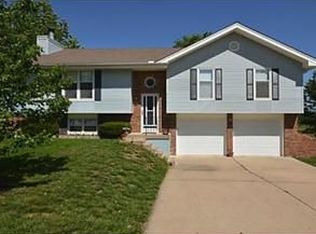 111 S Prairie Rose Cir, Smithville, MO 64089