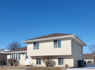 7011 Monmouth Dr, Joliet, IL 60431