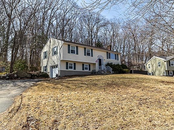 3rd image of 8 Sherwood Dr