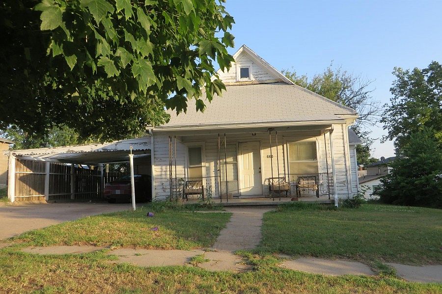 1st image of 221 W Adams Ave