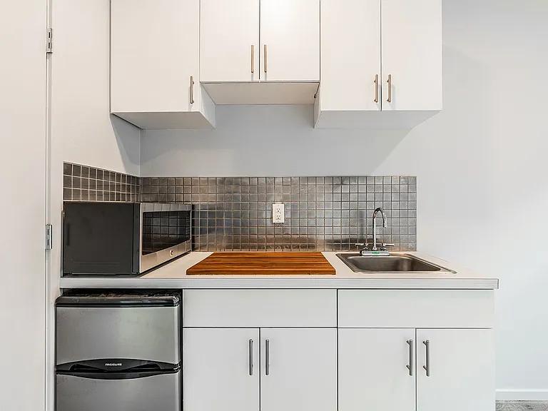 Welcome to 1806 23rd Ave Contemporary building — Photo 26