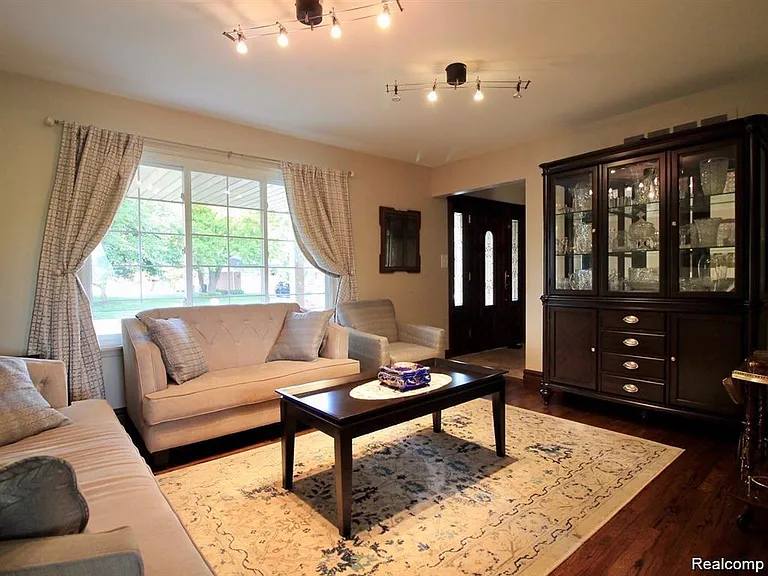 5363 English Dr — Photo 4