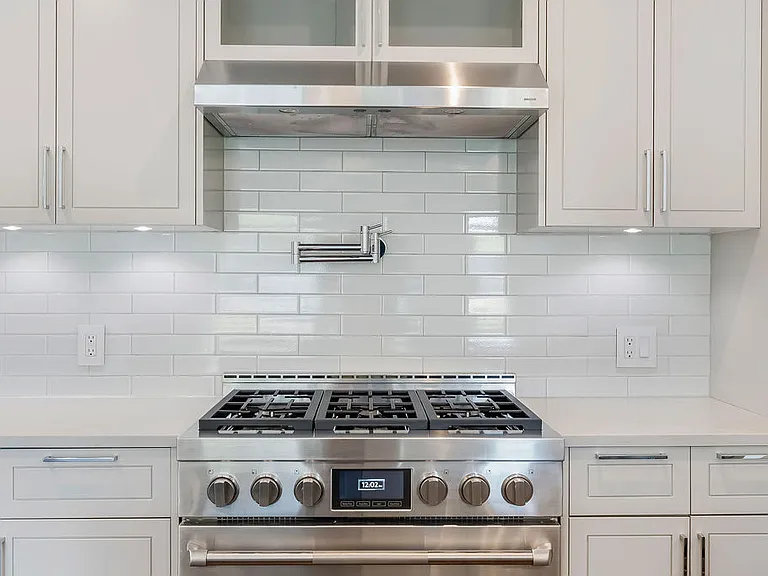 372 9th Luxury Rentals — Photo 50