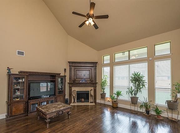4th image of 2743 Waters Edge Dr