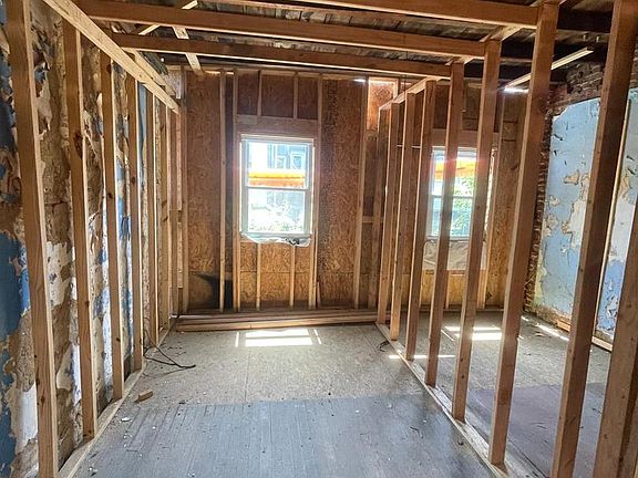 4th image of 6028 Regent St