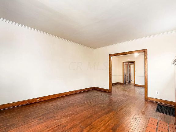 4th image of 409 E Maynard Ave #409