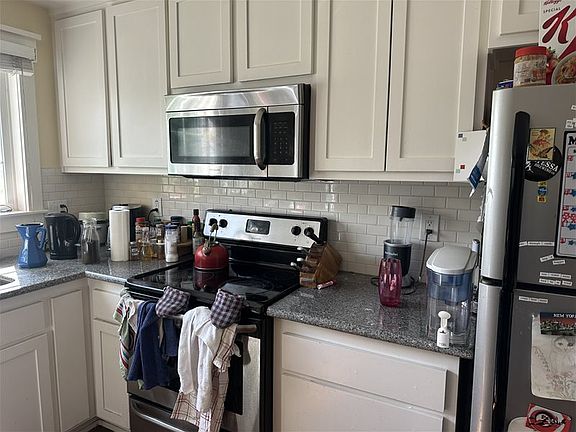 5th image of 820 E 8th St